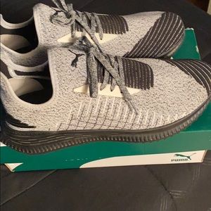 Puma EvoKnit Sneakers